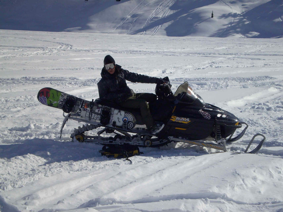 NORTH OF THE BORDER aka "POW HOUNDIN"